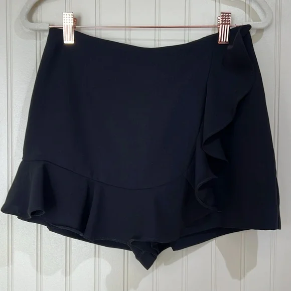 Amanda Uprichard Trisha Black Ruffled lined Skort Size small